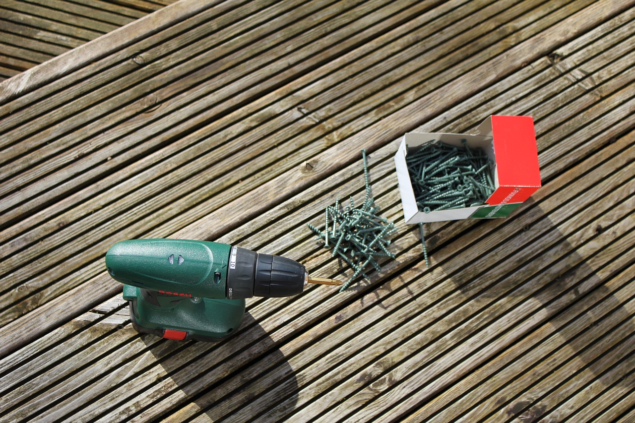 DIY Holiday Tree Ornaments - Easy Craft Ideas